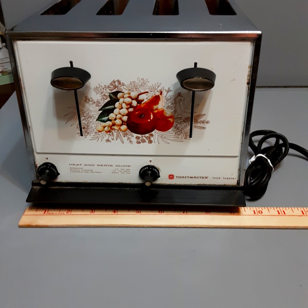 Vintage Working Toastmaster D154 WH Fruit Pattern toaster